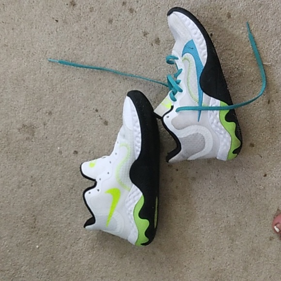 Nike - Picture 2 of 3